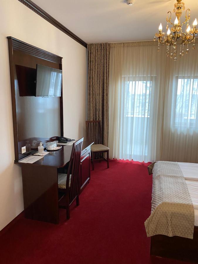 Hotel Onix Roman Exterior photo