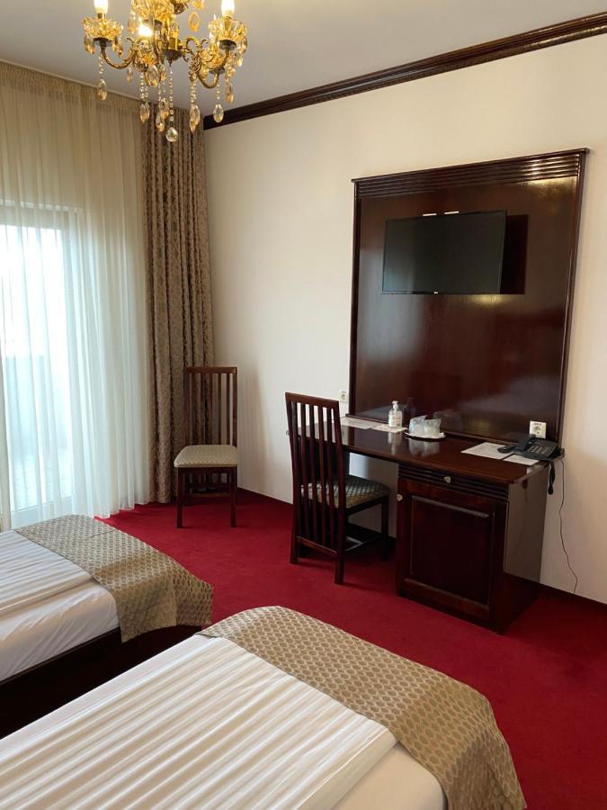 Hotel Onix Roman Exterior photo