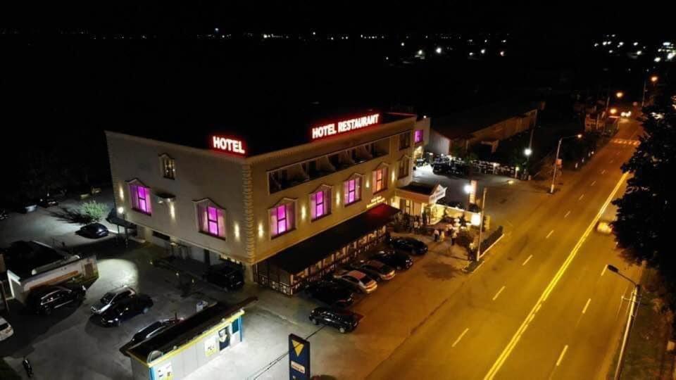 Hotel Onix Roman Exterior photo