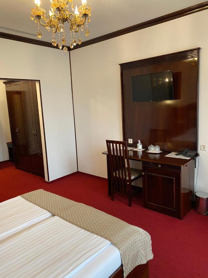 Hotel Onix Roman Exterior photo